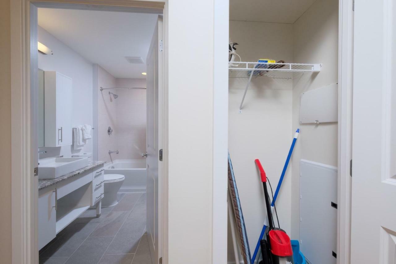 Global Luxury Suites In Downtown Бетесда Номер фото