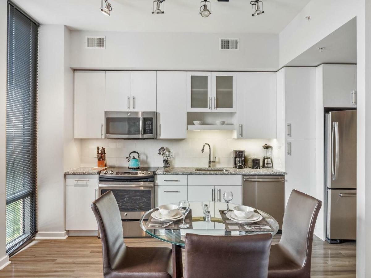 Global Luxury Suites In Downtown Бетесда Номер фото